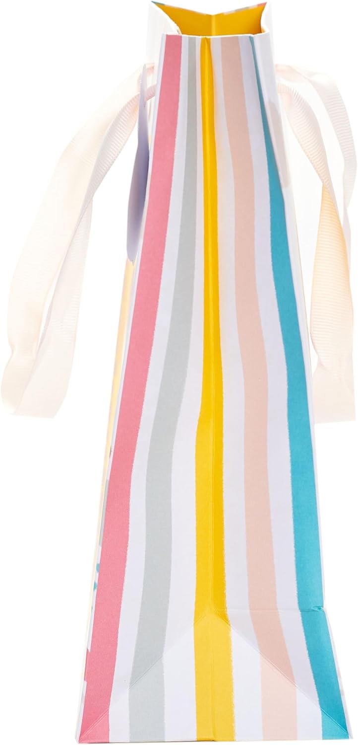 Cute Giraffe Design New Baby Boy or Girl Medium Gift Bag