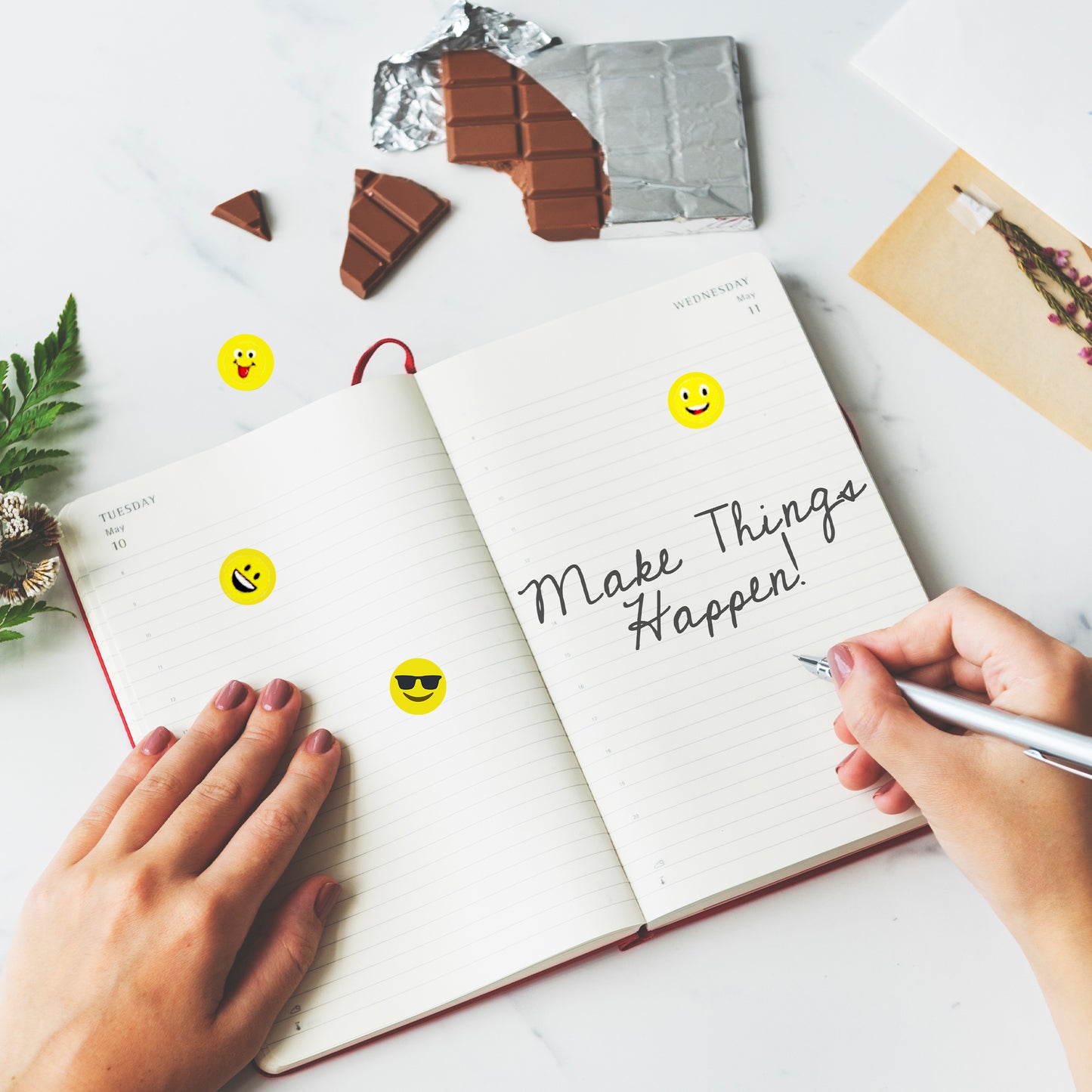 Pack of 1890 Smile Face 8mm Self Adhesive Labels