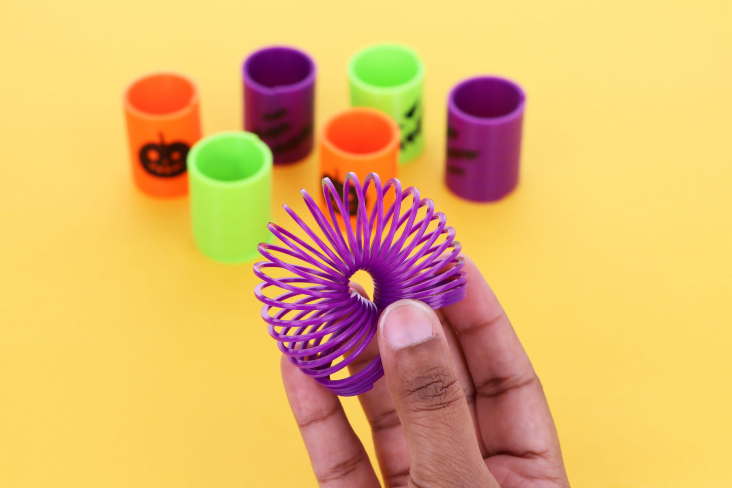 Pack of 24 Single Halloween Springs 3cm