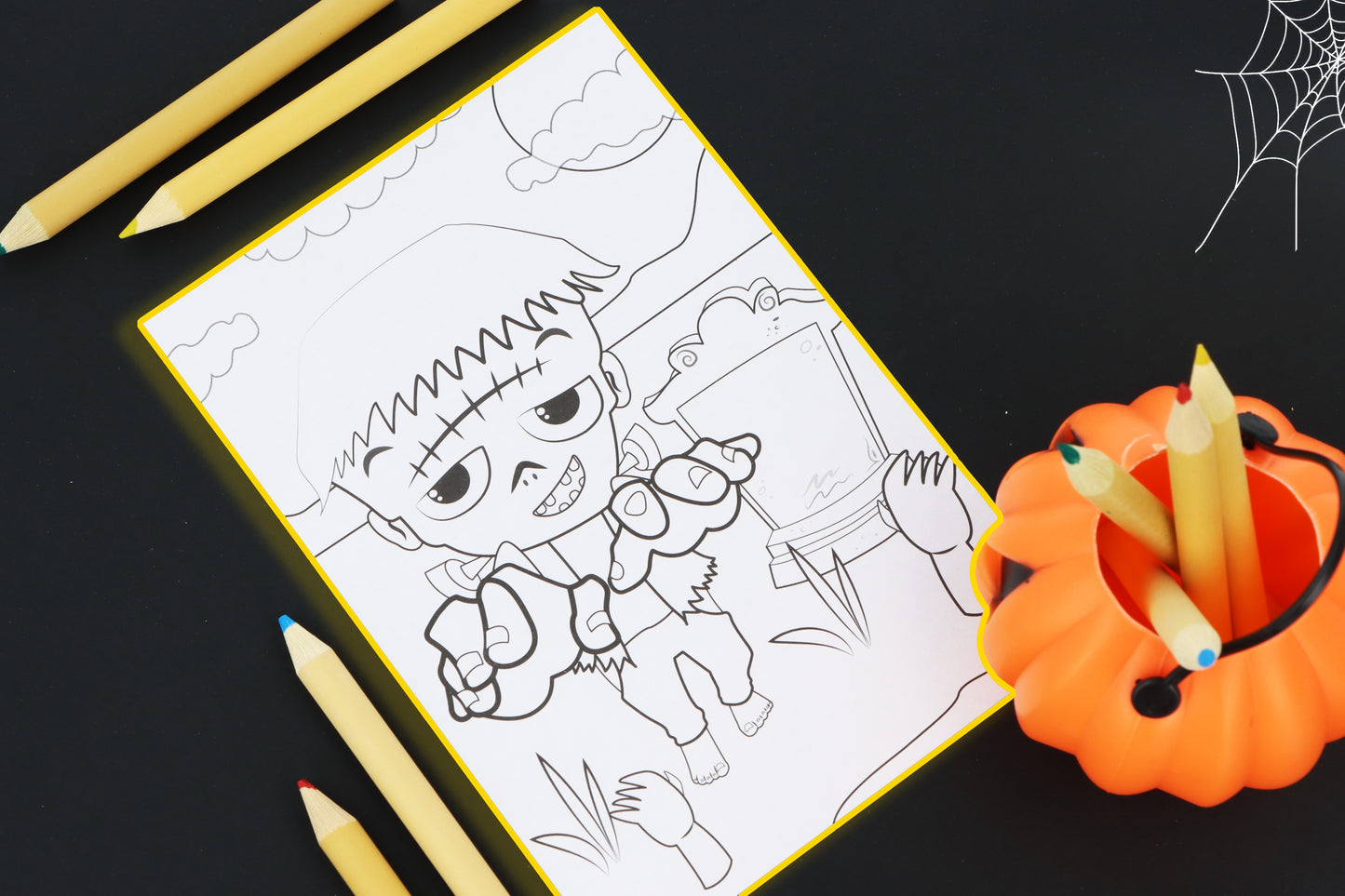 Eco-Friendly Mini Halloween Colouring Set (14cm x 10cm)