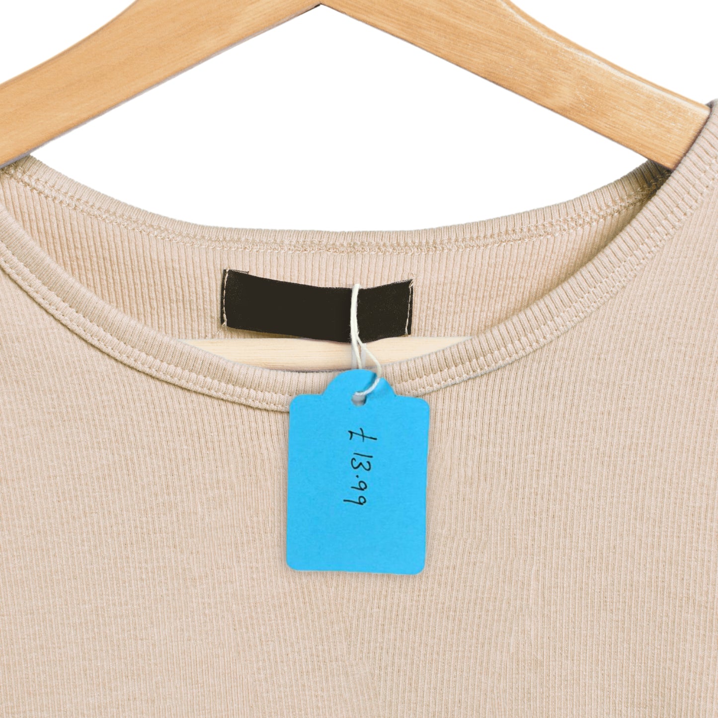 Pack of 600 Large Light Green Strung Tags 36 x 53mm